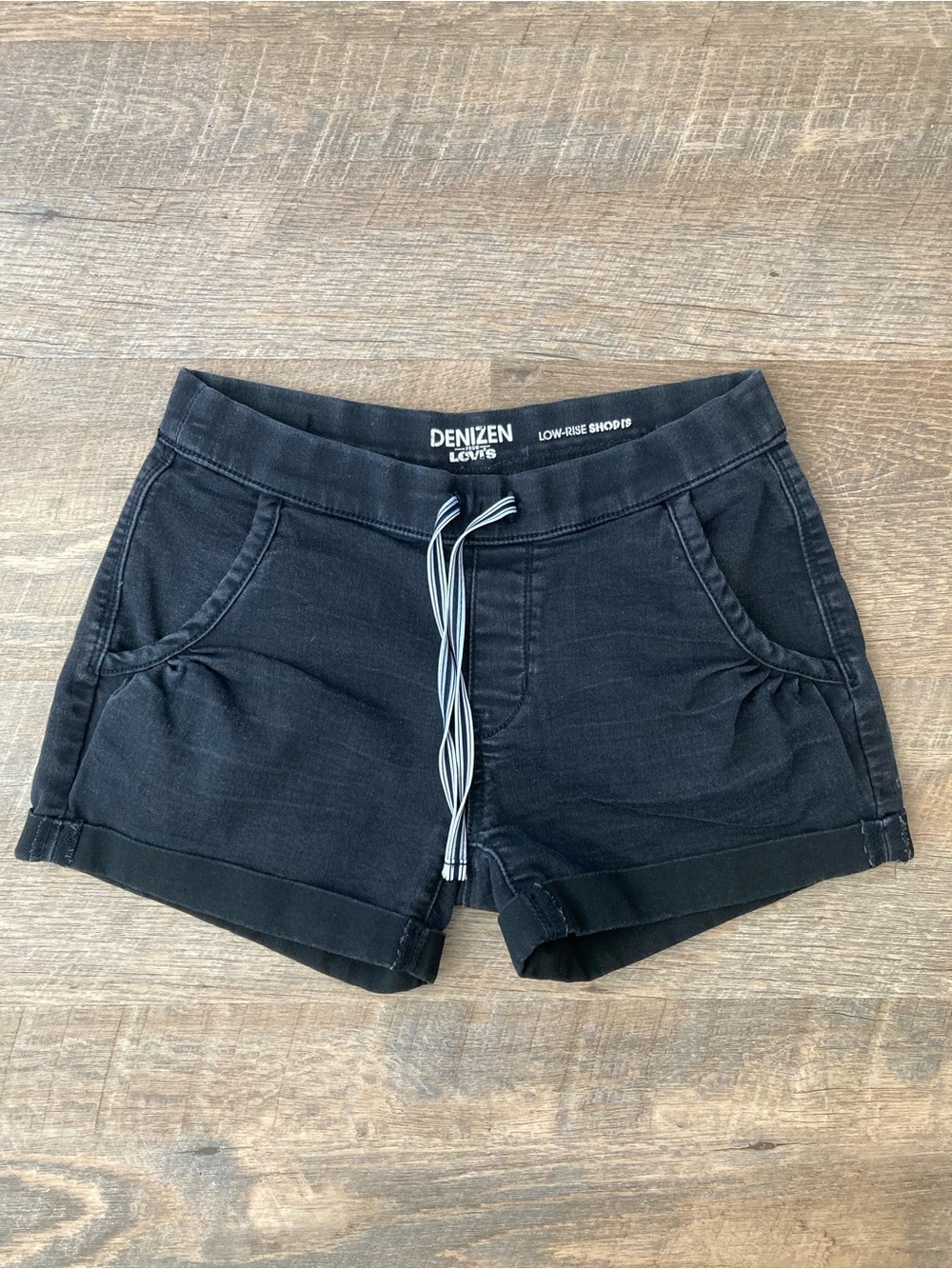 Levi’s Denizen | Black Smocked Pocket Drawstring Elastic Waist Cuffed Shorts
